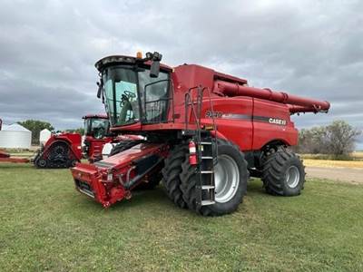 Case IH 9240 Combine
