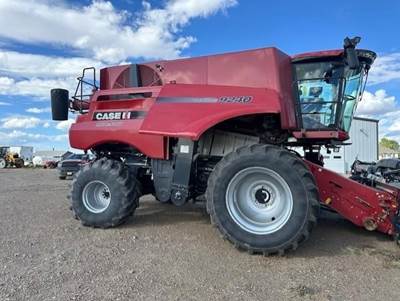 Case IH 9240 Combine