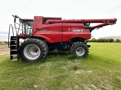 Case IH 9250 Combine