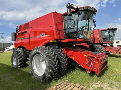 Case IH 9250 Combine