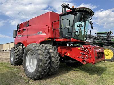 Case IH 9250 Combine