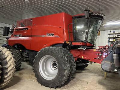 Case IH 9250 Combine