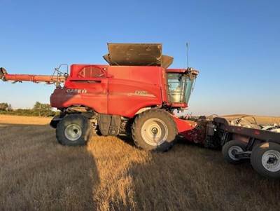 Case IH 9250 Combine