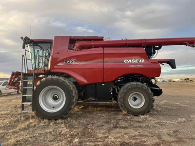 Case IH 9250 Combine