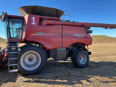 Case IH 9250 Combine