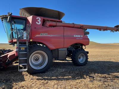 Case IH 9250 Combine