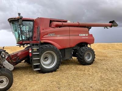 Case IH 9250 Combine