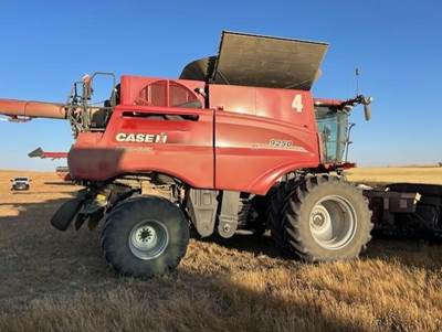 Case IH 9250 Combine