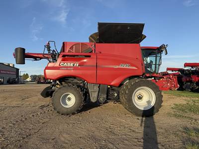 Case IH 9250 Combine