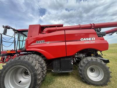 Case IH 9250 Combine