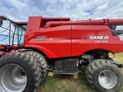 Case IH 9250 Combine