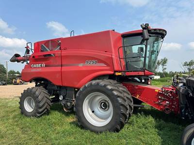 Case IH 9250 Combine