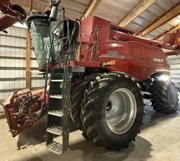 Case IH 9250 Combine