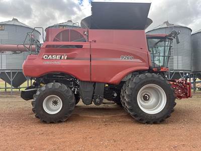 Case IH 9260 Combine