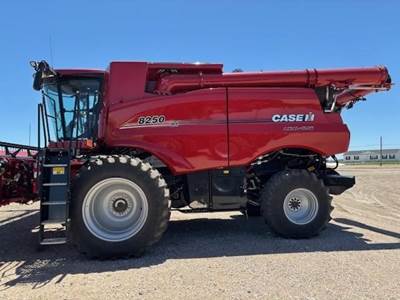 Case IH 8250 Combine