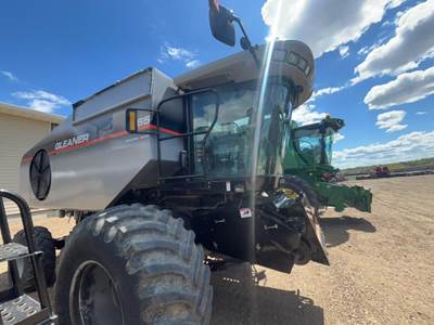Gleaner R65 Combine