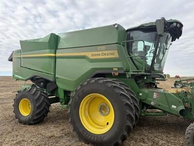 John Deere S7 900 Combine