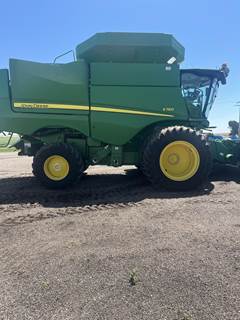 John Deere S760 Combine