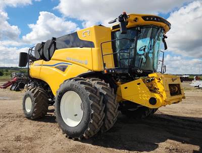 New Holland CR10.90 REVELATION Combine