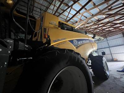 New Holland CR9.90 REVELATION Combine