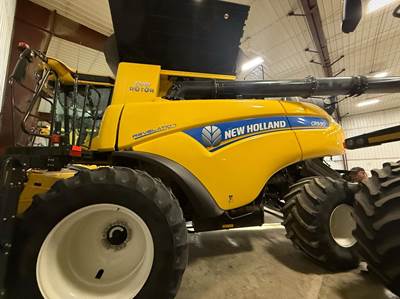 New Holland CR9.90 REVELATION Combine
