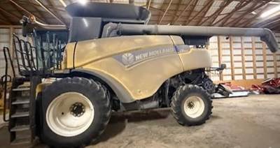 New Holland CR9090 Combine