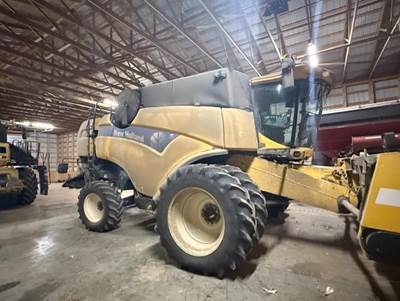 New Holland CX8080 Combine