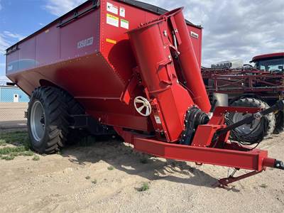 Brandt 1350DXT Grain Cart