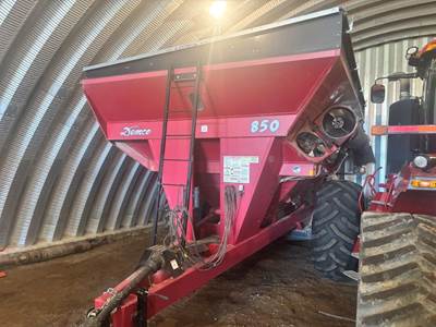 Demco 850 Grain Cart