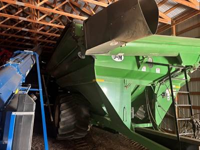 J&M 1251-22S Grain Cart