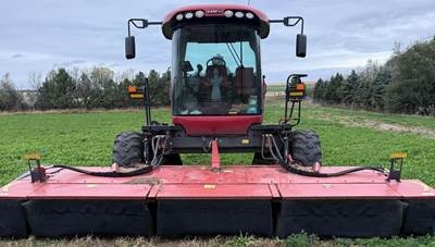 Case IH WD2504 Self-Propelled Mower Conditioner/Windrower