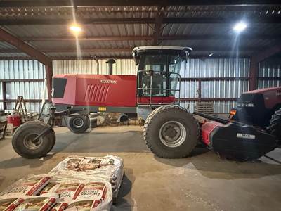 Massey Ferguson WR9735 Self-Propelled Mower Conditioner/Windrower