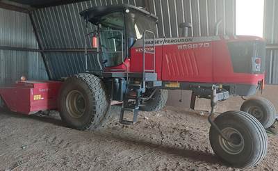 Massey Ferguson WR9970 Self-Propelled Mower Conditioner/Windrower