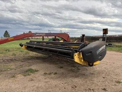 New Holland H7150 Pull-Type Mower Conditioner/Windrower