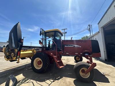 New Holland HW325 Self-Propelled Mower Conditioner/Windrower