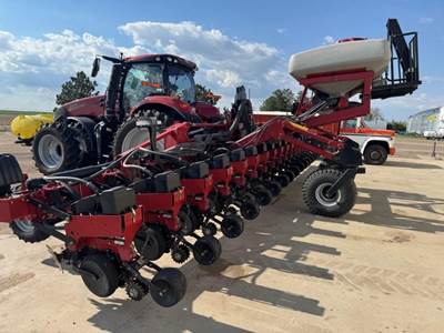 Case IH 1235 Planter / Row Unit