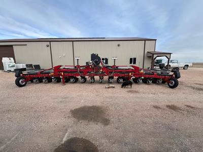 Case IH 1235 Planter / Row Unit