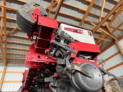 Case IH 1235 Planter / Row Unit