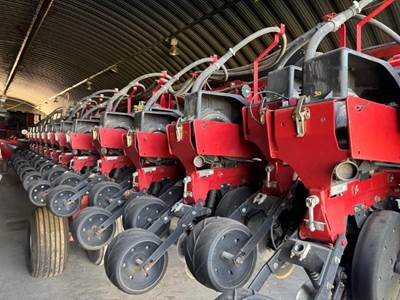 Case IH 1240 Planter / Row Unit