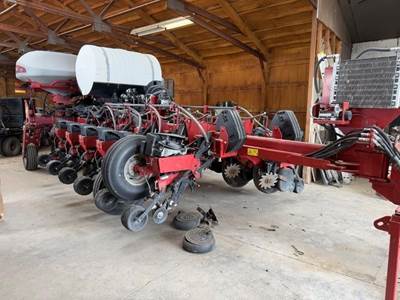 Case IH 1255 Planter / Row Unit