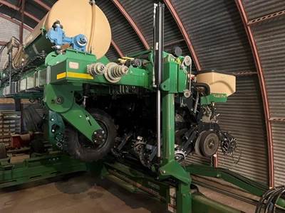 Great Plains YP825AR-16TR30 Planter / Row Unit
