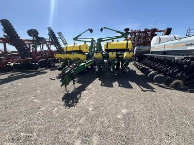 John Deere 1760 Planter / Row Unit