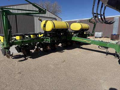 John Deere 1760 Planter / Row Unit