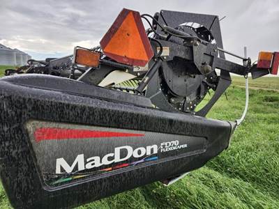 MacDon FD70 Platform