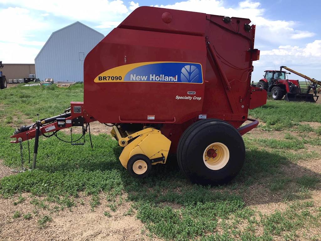 2012 New Holland BR7090 Round Baler