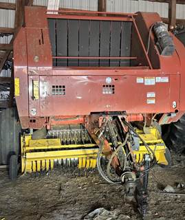 New Holland BR7090 Round Baler
