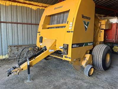Vermeer 605N Round Baler