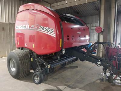 Case IH RB565 Round Baler