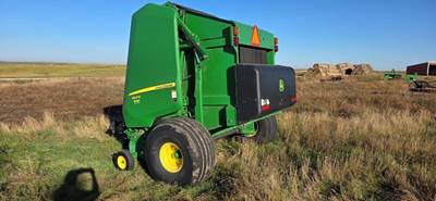 John Deere 560M Round Hay Baler