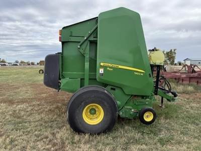 John Deere 560M Round Hay Baler